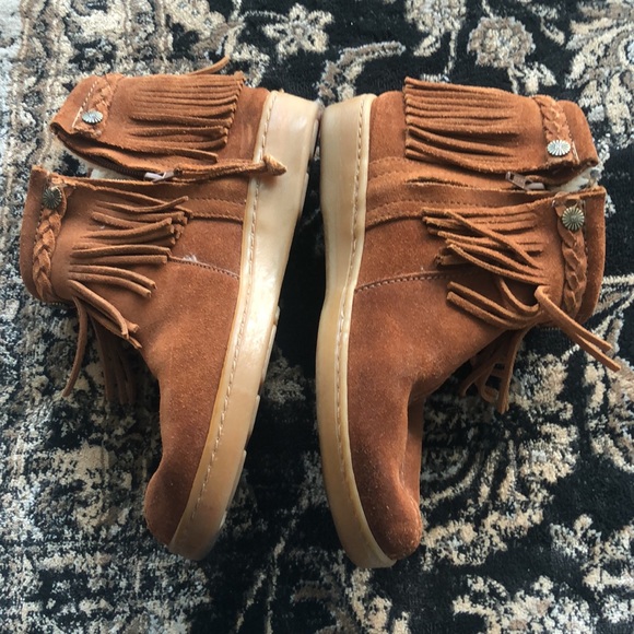 Minnetonka size 9 inside fur, side zip mocassins - Picture 2 of 4